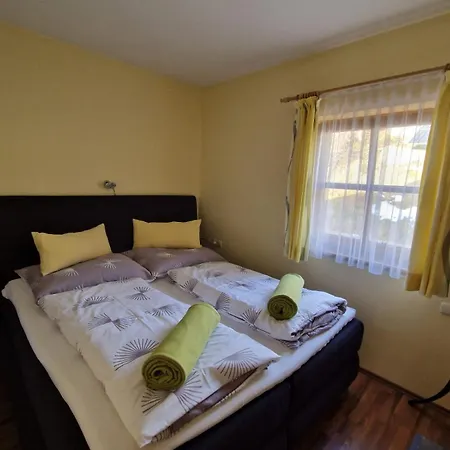 Eva * Sonnberg (St. Johann im Pongau)